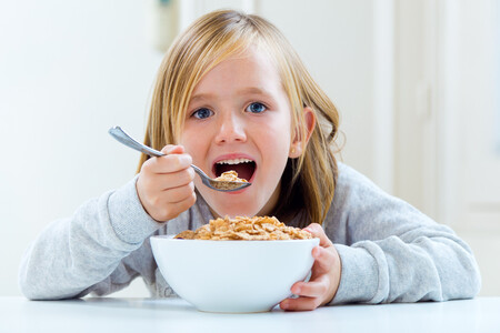 La hora del desayuno: más de la mitad de los niños españoles consume alimentos poco saludables y con exceso de azúcar