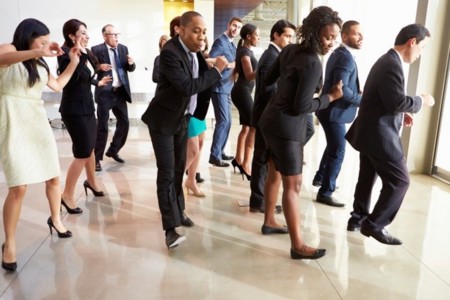 Bailar en la oficina para estar más sanos