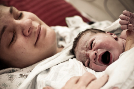 "Lo siento, pero no pasaré la gasa de su vagina por la cara de su bebé"