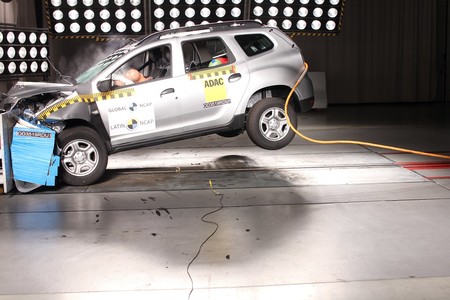 Con dos airbags, ESC y "estructura inestable", el Renault Duster se lleva 4 estrellas en Latin NCAP