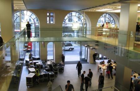 Apple empieza a deshacer los cambios que John Browett hizo en Retail, empezando por la sección de accesorios