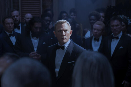 Aunque nos vendan un James Bond de autor, la solución es muy sencilla: volver a hacer películas de acción y aventuras de una en una