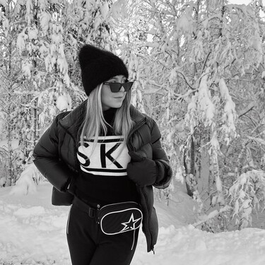 El abrigo más vendido de Sfera es este plumífero azul marino híper calentito y elegante 