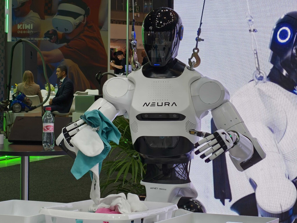 Europa ya tiene su robot humanoide doméstico para competir con Tesla: Neura será la encargada, llegará en 2026 y ya tiene precio 