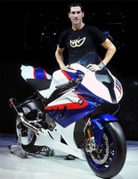 BMW S1000RR con colores de guerra