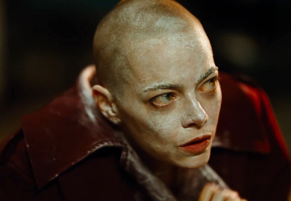 "Fue una de las experiencias más grandes de mi vida" Emma Stone confiesa que entró en pánico al afeitarse la cabeza para la nueva locura de Yorgos Lanthimos 