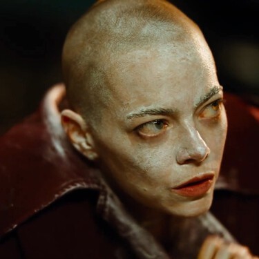 First Look At Emma Stones Shaved Head In Yorgos Lanthimos V0 Zlj0xhi5qrlf1