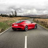 ¡Llega el cuatro cilindros! Ya hay un Jaguar F-Type de 300 CV por 63.500 euros