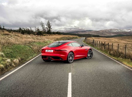 ¡Llega el cuatro cilindros! Ya hay un Jaguar F-Type de 300 CV por 63.500 euros