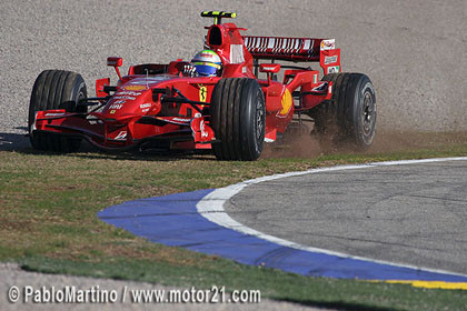 Los Ferrari mandan esta mañana en Valencia