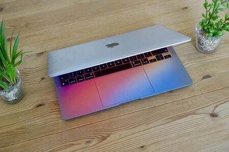 MacBook Air con M1 de 512GB tiene 5,700 pesos de descuento en Amazon México y Walmart: meses sin intereses disponibles