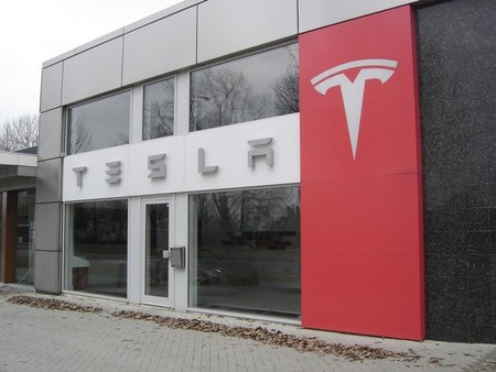 Tesla concreta su agresiva expansión europea