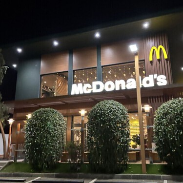 Empezó a trabajar en lo más bajo de McDonald’s hace 50 años. A sus 65 es dueño de seis restaurantes