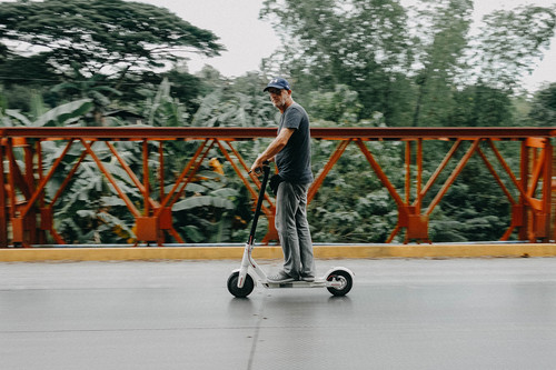 Hablamos con la Federación Española de VMP: "Si un patinete eléctrico supera los 25 km/h deja de ser VMP; queremos llegar a 45 km/h"