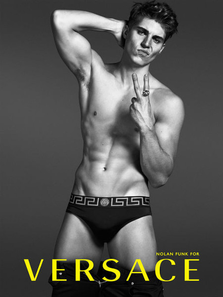 Nolan Funk, de Glee, la nueva imagen de Versace