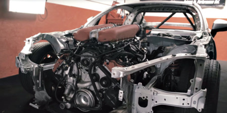 Este Toyota GT86 se está tragando un Ferrari 458 Italia
