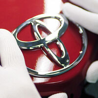 Ni lo apostó todo a los eléctricos, ni a los de gasolina. Toyota tenía razón: vuelve a ser el mayor fabricante de coches del mundo por quinto año consecutivo