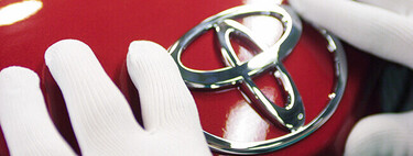 Ni lo apostó todo a los eléctricos, ni a los de gasolina. Toyota tenía razón: vuelve a ser el mayor fabricante de coches del mundo por quinto año consecutivo