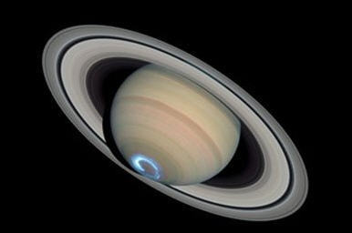 Detectan fragmentos de una luna de Saturno en uno de sus anillos