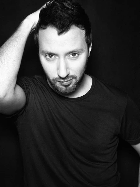 Anthony Vaccarello lanzará colección de maquillaje junto a Lancôme