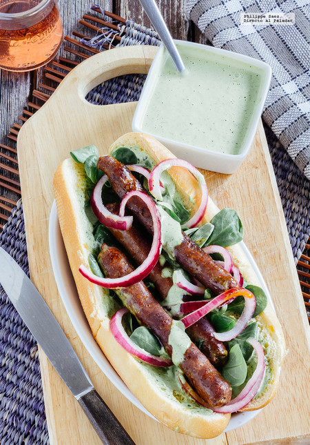 Hot Dog de chistorra con aderezo de cilantro. Receta facil