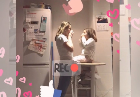 El vídeo viral de una matrona y su hija para enseñar a los niños a llamar al 112 que arrasa en internet