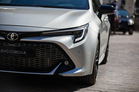 Toyotacorollaelectrichybrid202337 Easy Resize Com