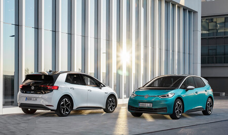 El Volkswagen ID.3 triunfa en Europa con 144.000 unidades vendidas, pero en España ni se acerca a la sombra del Tesla Model 3