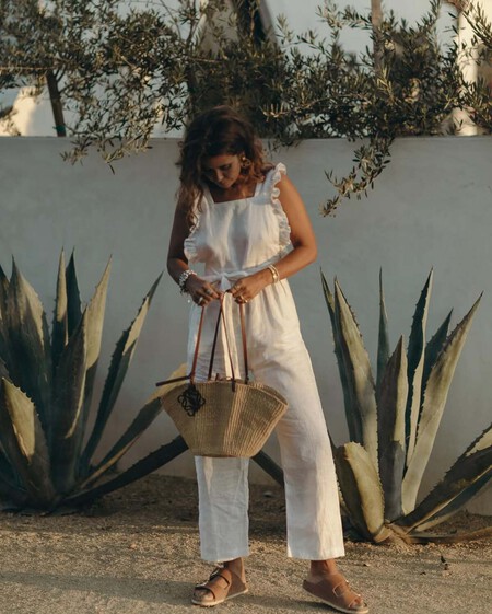 Linen20jumpsuit20and20straw20bag20to20survive20la20heat 2