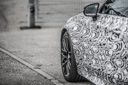 Aún no lo puedes ver, pero bajo todo este camuflaje está el Mercedes-AMG C63 Coupé