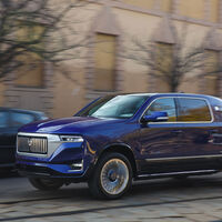 Sí, los SUV sedán existen, y no solo eso, éste encima lleva un poderoso V8 HEMI de 850 hp