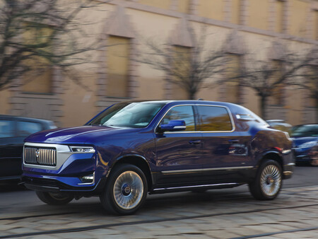 Sí, los SUV sedán existen, y no solo eso, éste encima lleva un poderoso V8 HEMI de 850 hp