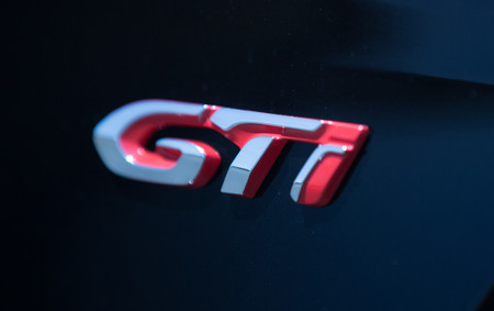 El Peugeot 208 más deportivo podría volver a llamarse GTi, aunque tendría que ser híbrido o eléctrico