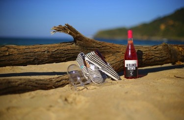 ¿Buscando un vino diferente para esa cena especial? Pues Ni blanco, Ni tinto…