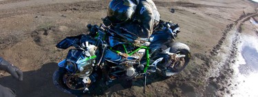 Que tu amigo te deje una Kawasaki Ninja H2 no tiene precio. Destrozarla por hacer un caballito sí: 33.000 euros
