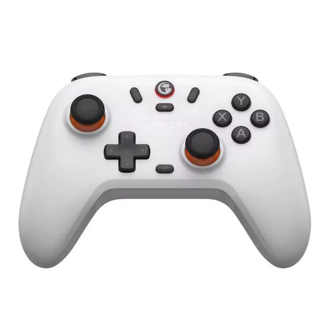 Totalmente compatible con PC y Switch, este gamepad funciona por Bluetooth, por radiofrecuencia usando un dongle incluido o mediante cable. Posee sticks de efecto Hall de gran precisión y dos motores de vibración.