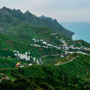 Este pueblo de Tenerife dentro de un parque rural tiene uno de los bosques más antiguos de Europa y es perfecto para salir del sol y playa 