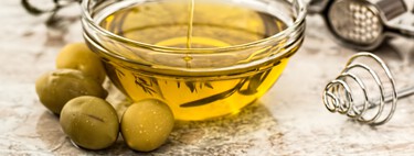 Casi nadie sabe qué hay que hacer con el aceite usado en casa: tirarlo por el fregadero es un grave error