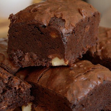 Con solo plátano, huevo y cacao: así se hace el brownie saludable que puedes hacer en sartén