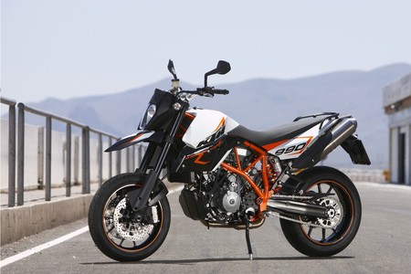 ¡Pillada! La KTM 790 SM está casi lista para debutar en 2020 y hacer frente a la Ducati Hypermotard 950