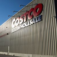 Costco ha llegado a España en plena recesión de los hipermercados. Tiene un as en la manga: venta online en el día