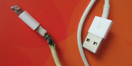 Tu móvil podrá decirte si un cable USB está roto gracias a Android Auto 7.5