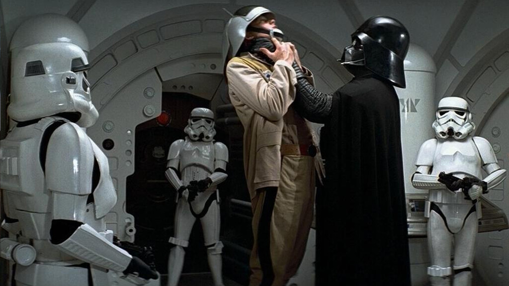 Este pequeño detalle en los gestos de Darth Vader en Star Wars supone la diferencia entre morir lenta y dolorosamente o al instante 