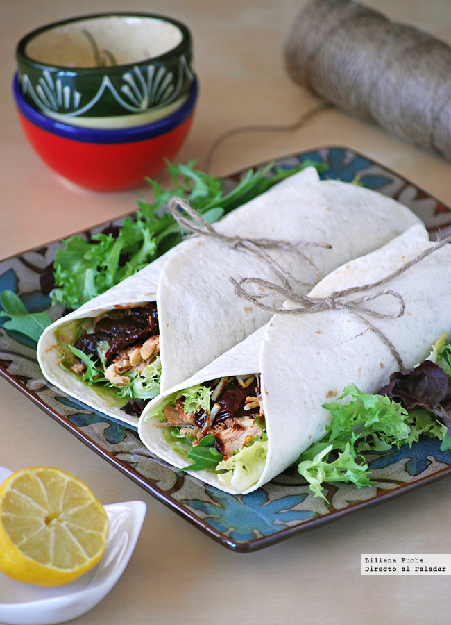 Wraps de pollo con chiles y aguacate. Receta de cocina fácil, sencilla y deliciosa