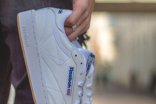 El Corte Inglés vacía sus almacenes con una liquidación de zapatillas Reebok en su outlet a casi mitad de precio   