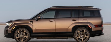 Amplia camioneta con motor híbrido y tres filas de asientos en México. Tiene 7 años de garantía y rinde 1,315 km por tanque 