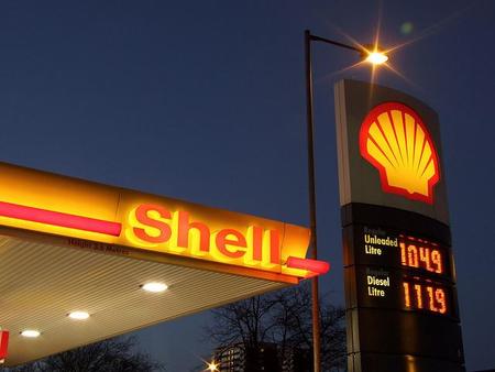 Tres infografías con comparativas internacionales de precios de gasolina y diesel