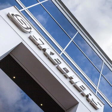 Skechers Hq Rect 1 1