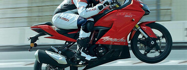 India antes solo fabricaba motos, pero ahora va a dirigir. Y ha enviado a su mejor marca a gestionar el corazón motero de Europa 