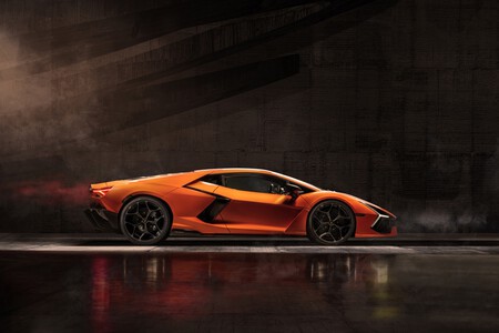 Lamborghini Revuelto 29